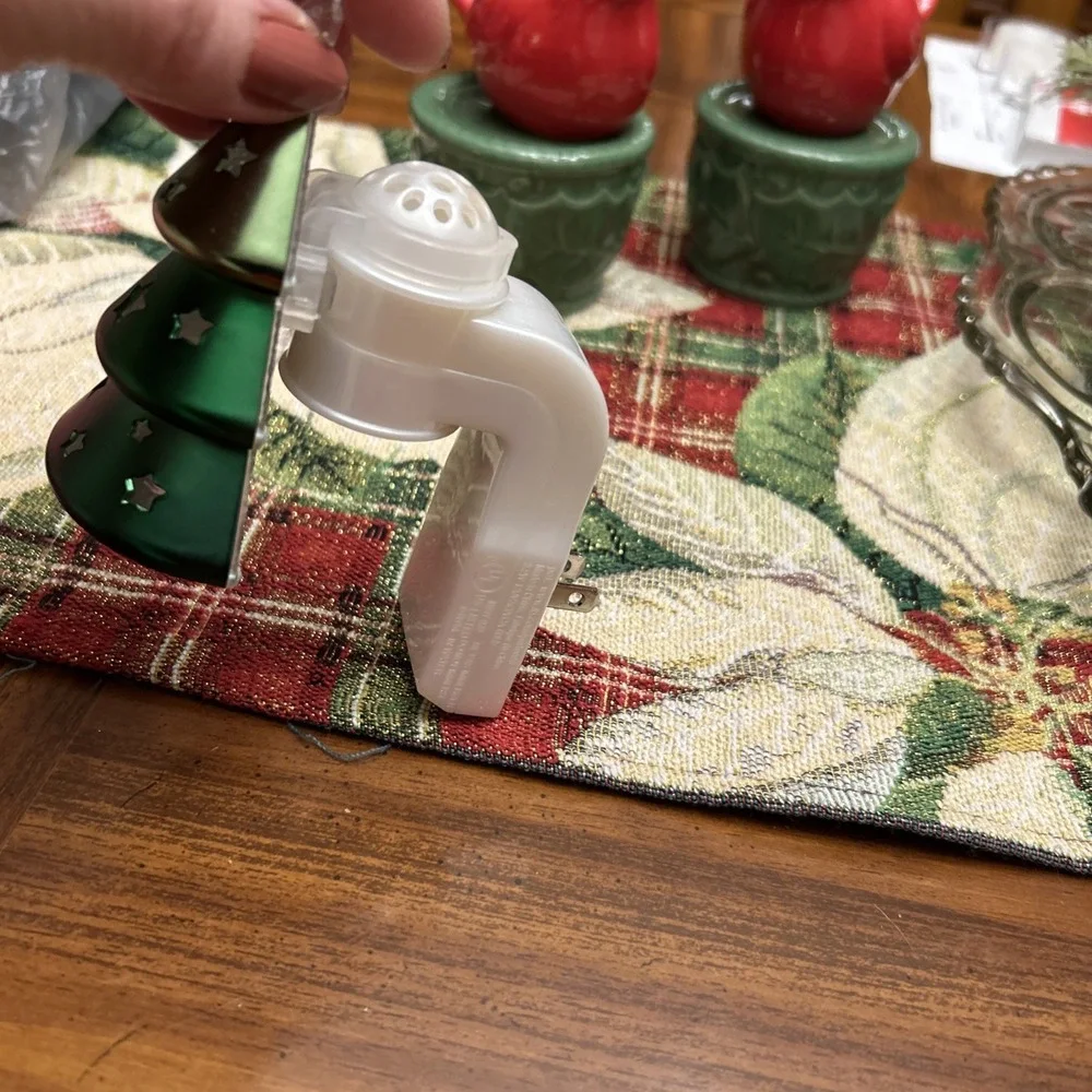 Bath & Body Works Green Christmas Tree Plug In Holder Metallic - Picture 2 of 4